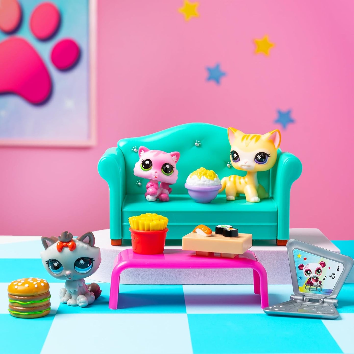- Diner Dash Play Pack, Gen 7 Authentic LPS Bobble Head Toy Figure, Collectible Toy Animal, Ages 4+