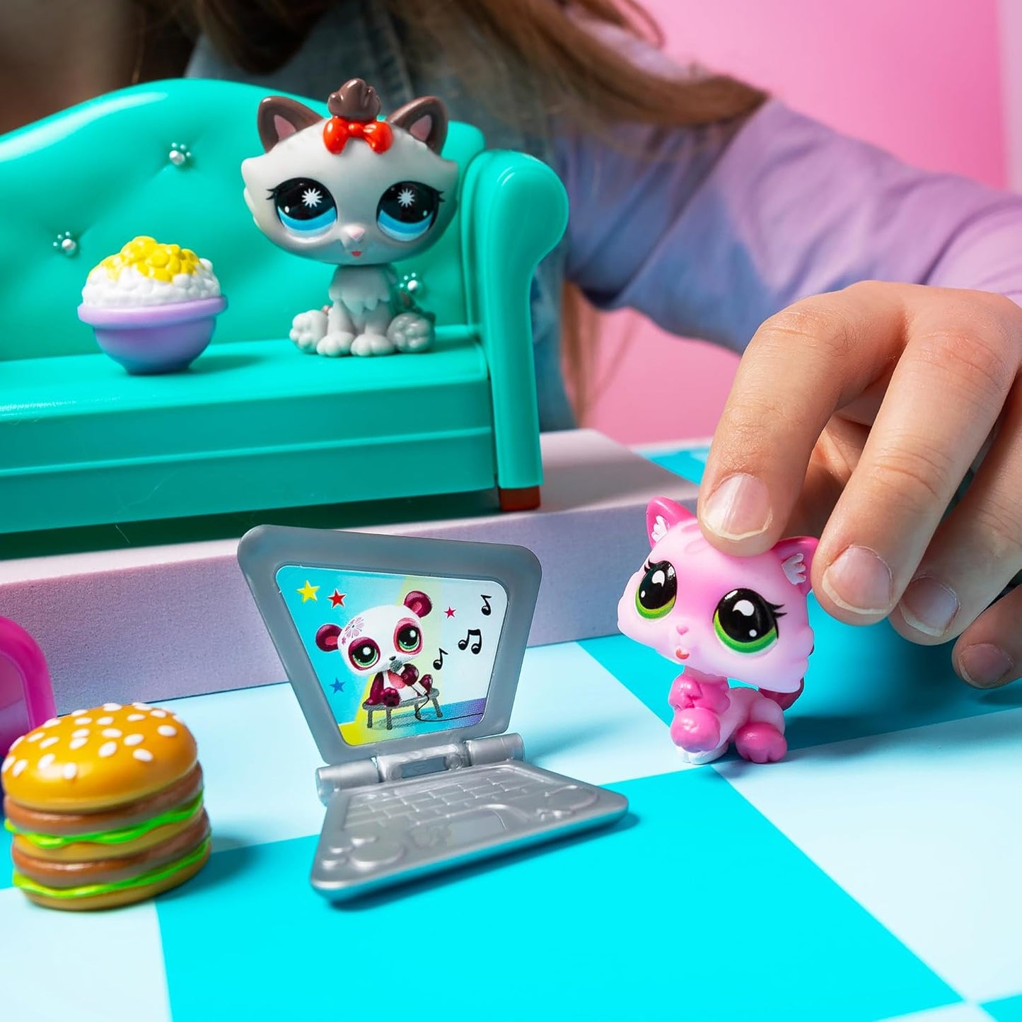- Diner Dash Play Pack, Gen 7 Authentic LPS Bobble Head Toy Figure, Collectible Toy Animal, Ages 4+