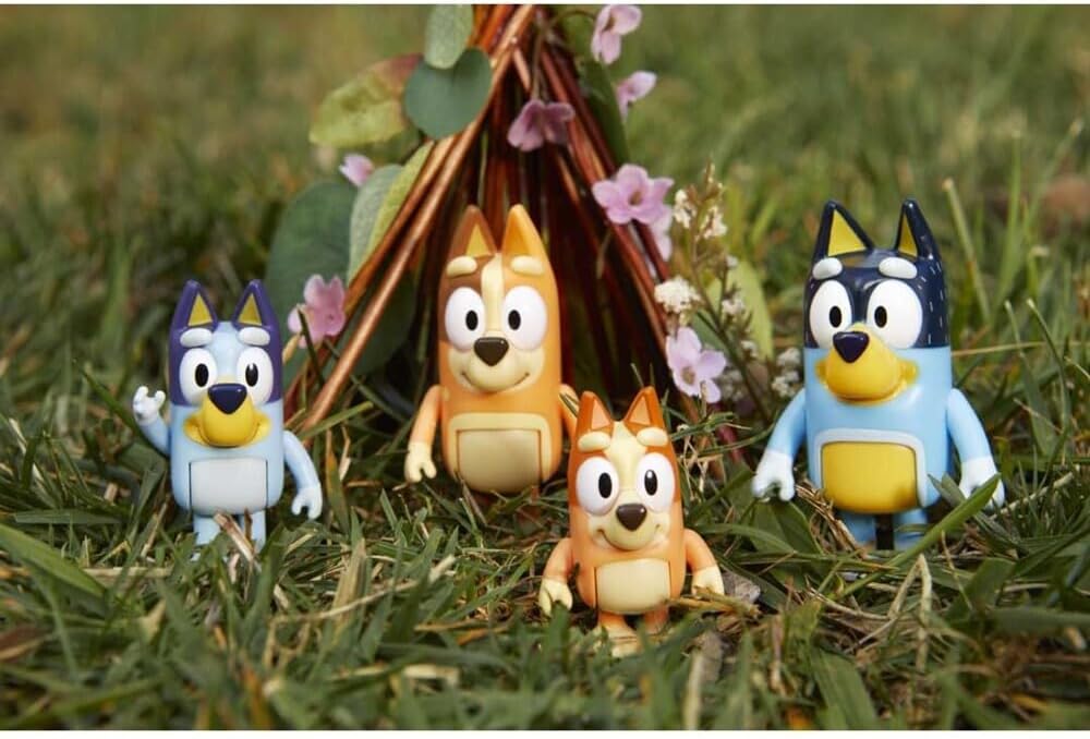 Bluey Family Figure 4-Pack – Includes Bluey, Bingo, Mum (Chilli) & Dad (Bandit) – Poseable Collectible Toy Figures for Kids Ages 3+ – Durable Cake Toppers & Gifts for Toddlers and Fans