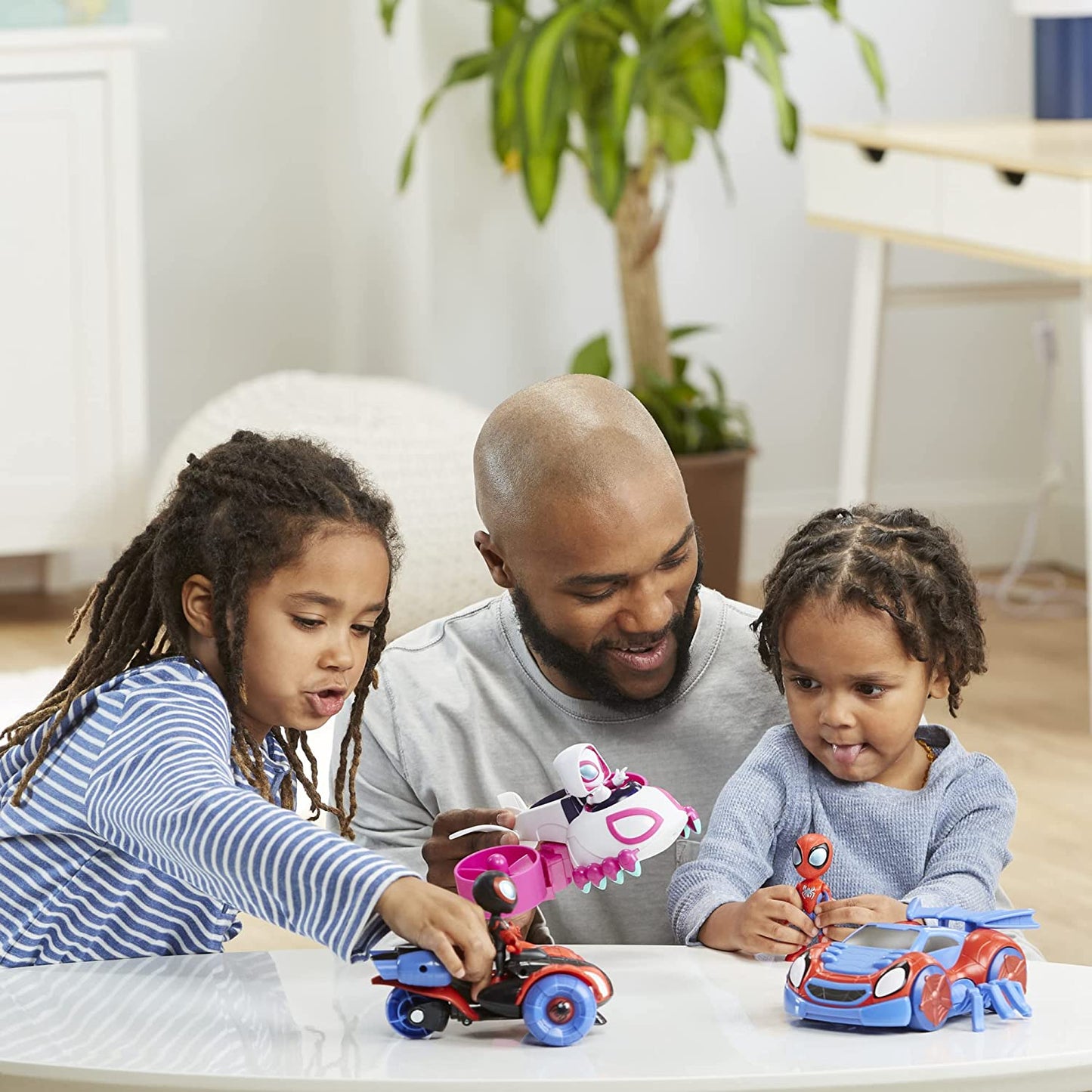 Team Spidey Change ‘N Go Riders Playset, 3 Toy Cars and Action Figures, Marvel Super Hero Toys for 3 Year Old Boys and Girls and up (Amazon Exclusive)
