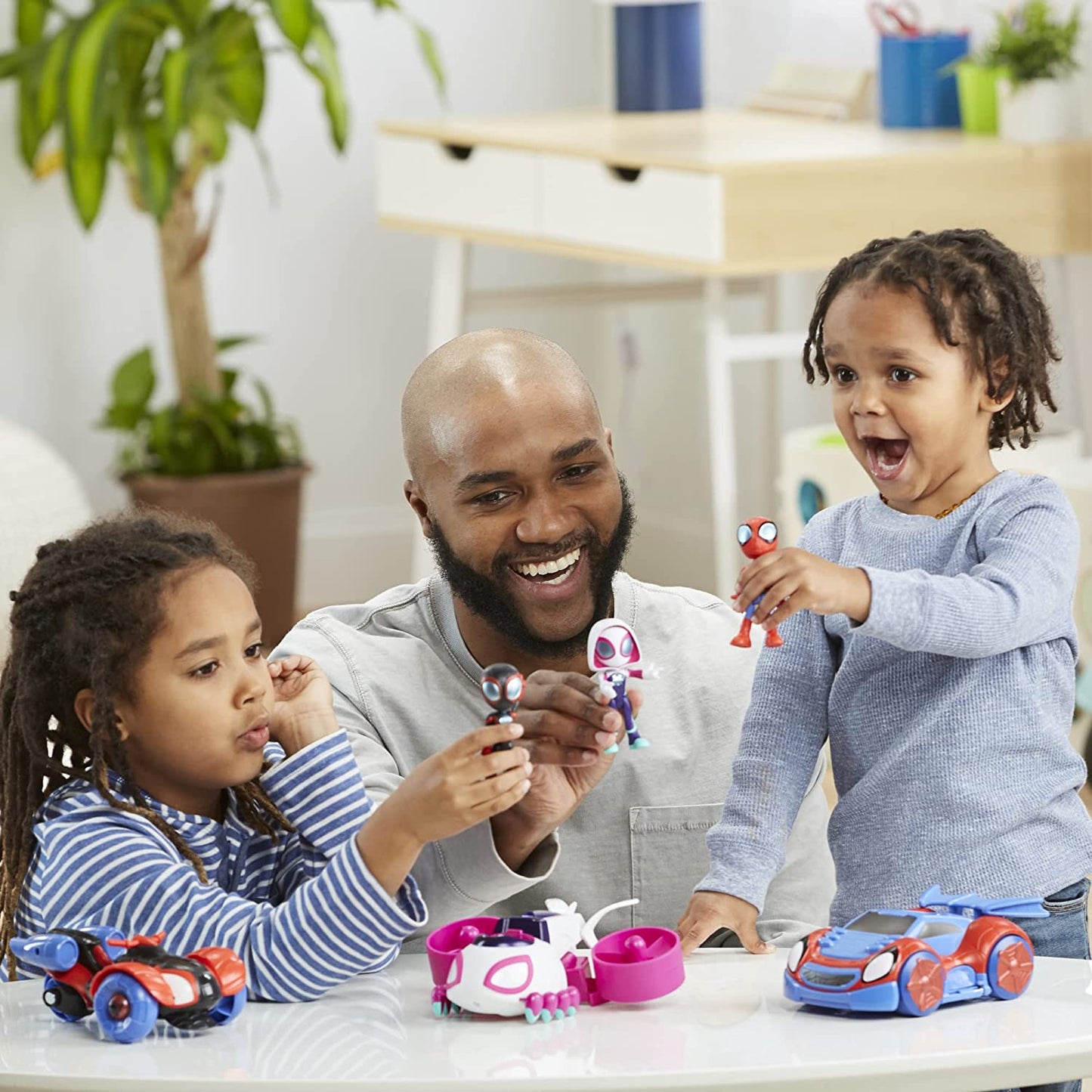 Team Spidey Change ‘N Go Riders Playset, 3 Toy Cars and Action Figures, Marvel Super Hero Toys for 3 Year Old Boys and Girls and up (Amazon Exclusive)