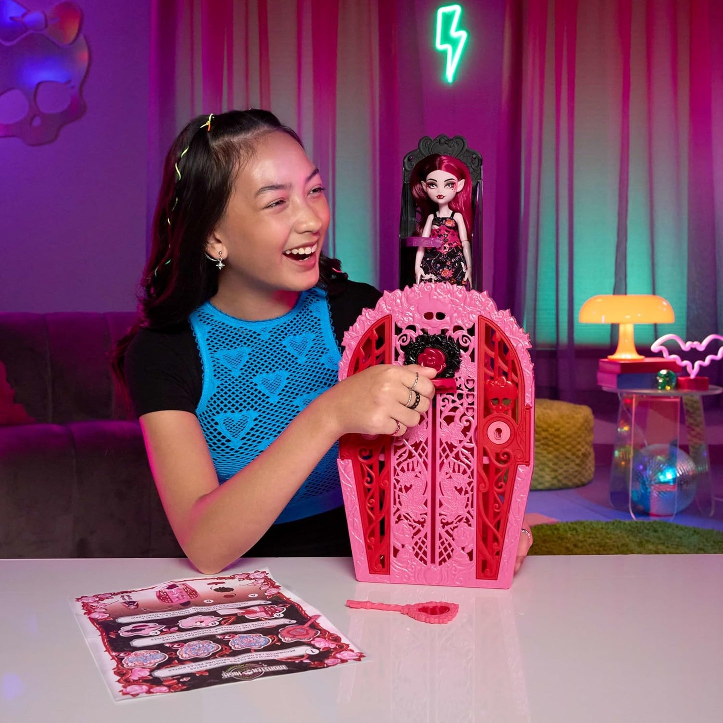 Monster High Skulltimate Secrets Doll & Accessories Set, Garden Mysteries Draculaura with Reveal Closet & 19+ Tea Party Surprises like Clothes