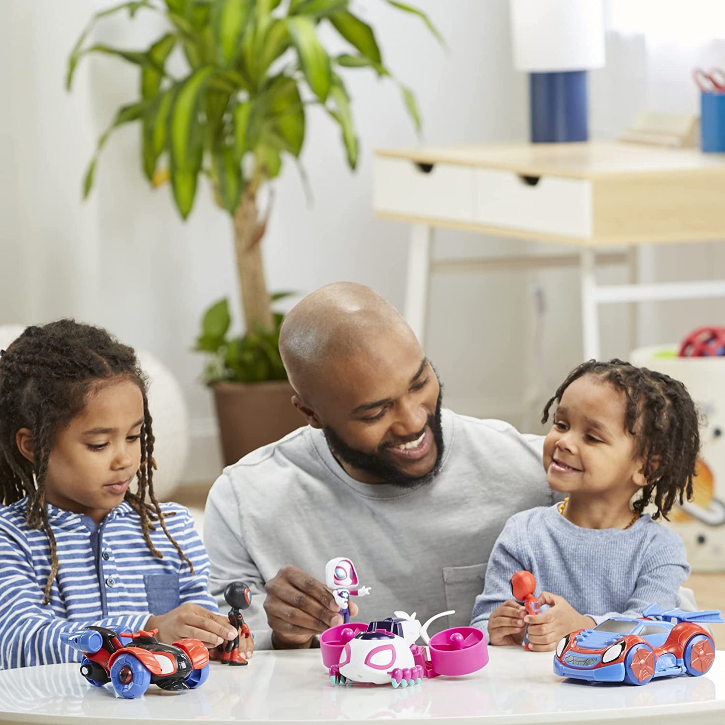 Team Spidey Change ‘N Go Riders Playset, 3 Toy Cars and Action Figures, Marvel Super Hero Toys for 3 Year Old Boys and Girls and up (Amazon Exclusive)