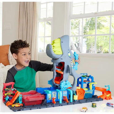 Hot Wheels Ultra Shark Car Wash Playset: Plastic Toy Vehicle Set, 1:64
