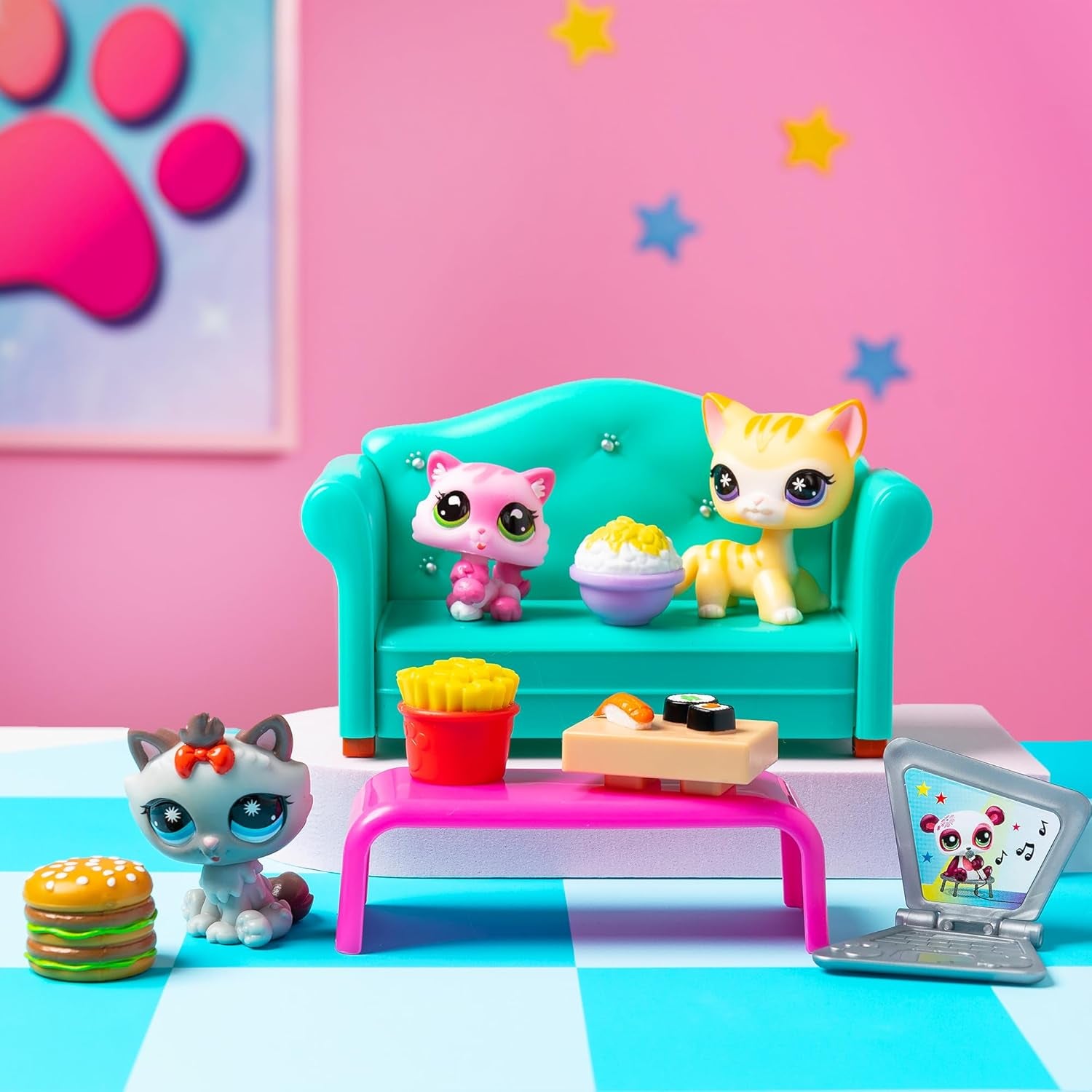 - Diner Dash Play Pack, Gen 7 Authentic LPS Bobble Head Toy Figure, Collectible Toy Animal, Ages 4+