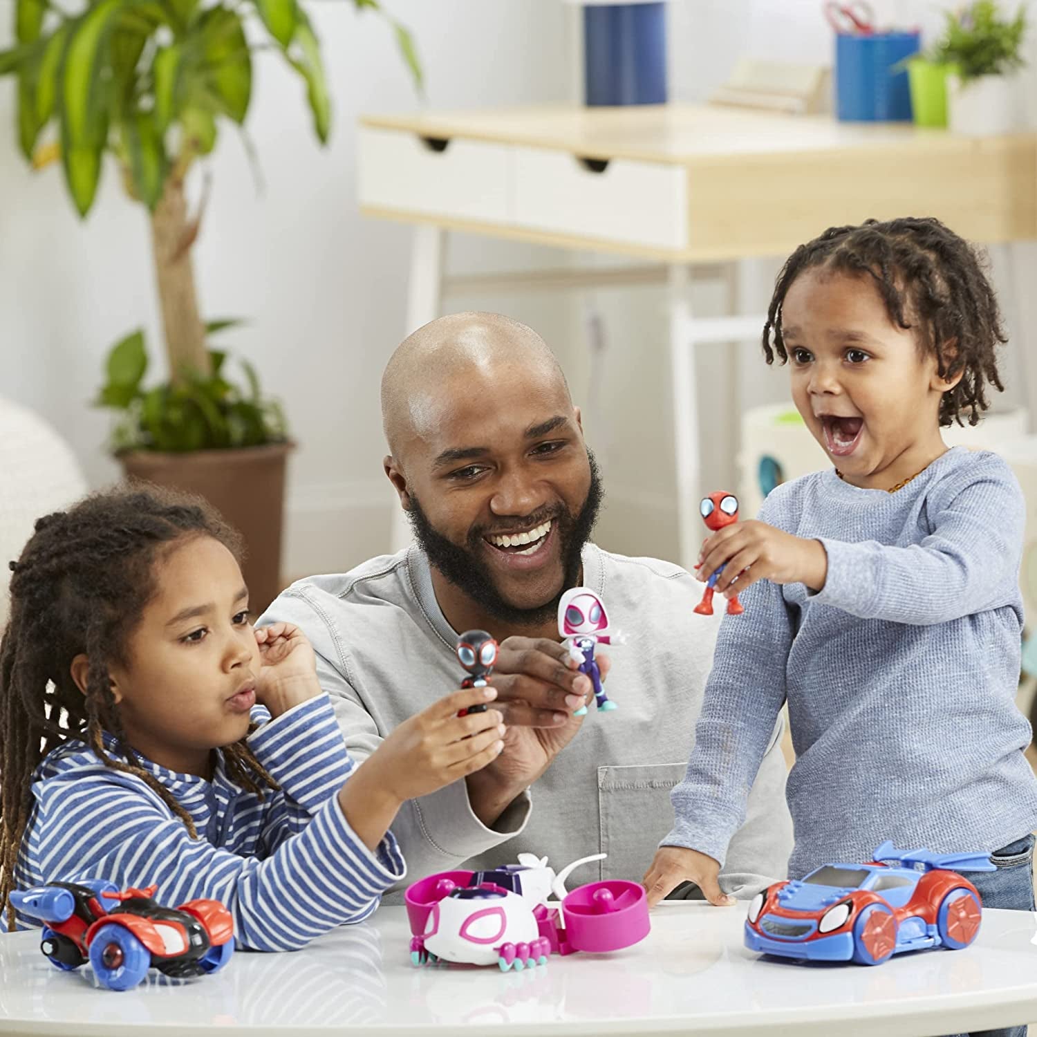 Team Spidey Change ‘N Go Riders Playset, 3 Toy Cars and Action Figures, Marvel Super Hero Toys for 3 Year Old Boys and Girls and up (Amazon Exclusive)