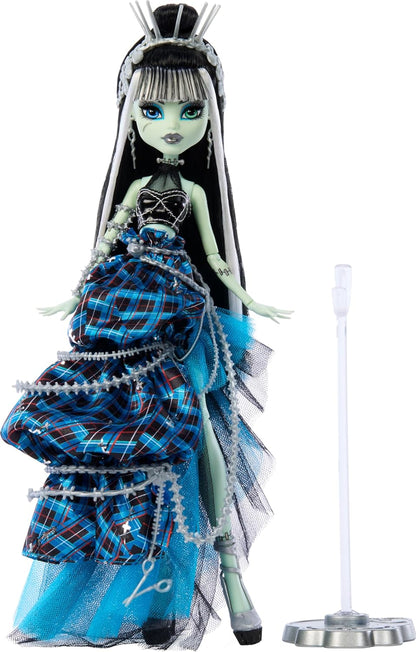 Monster High Frankie Stein Doll with Original Sculpt, Stitched in Style Collector Doll with Deconstructed Gown and Sewing-Inspired Accessories