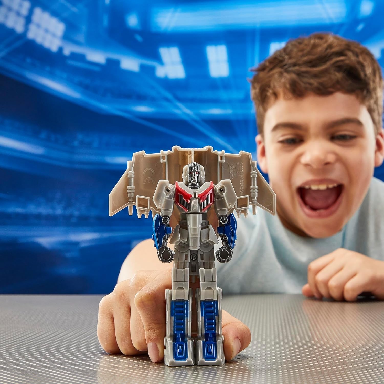 One Robot Battlers Starscream, 4.5-Inch Robot Action Figure, Interactive Toys for Boys and Girls Ages 6 and Up