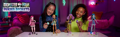Monster High Buried Secrets Dolls and Accessories, Cozy Creepover Theme with Mystery Doll and 5 Unboxing Surprises (Characters May Vary)