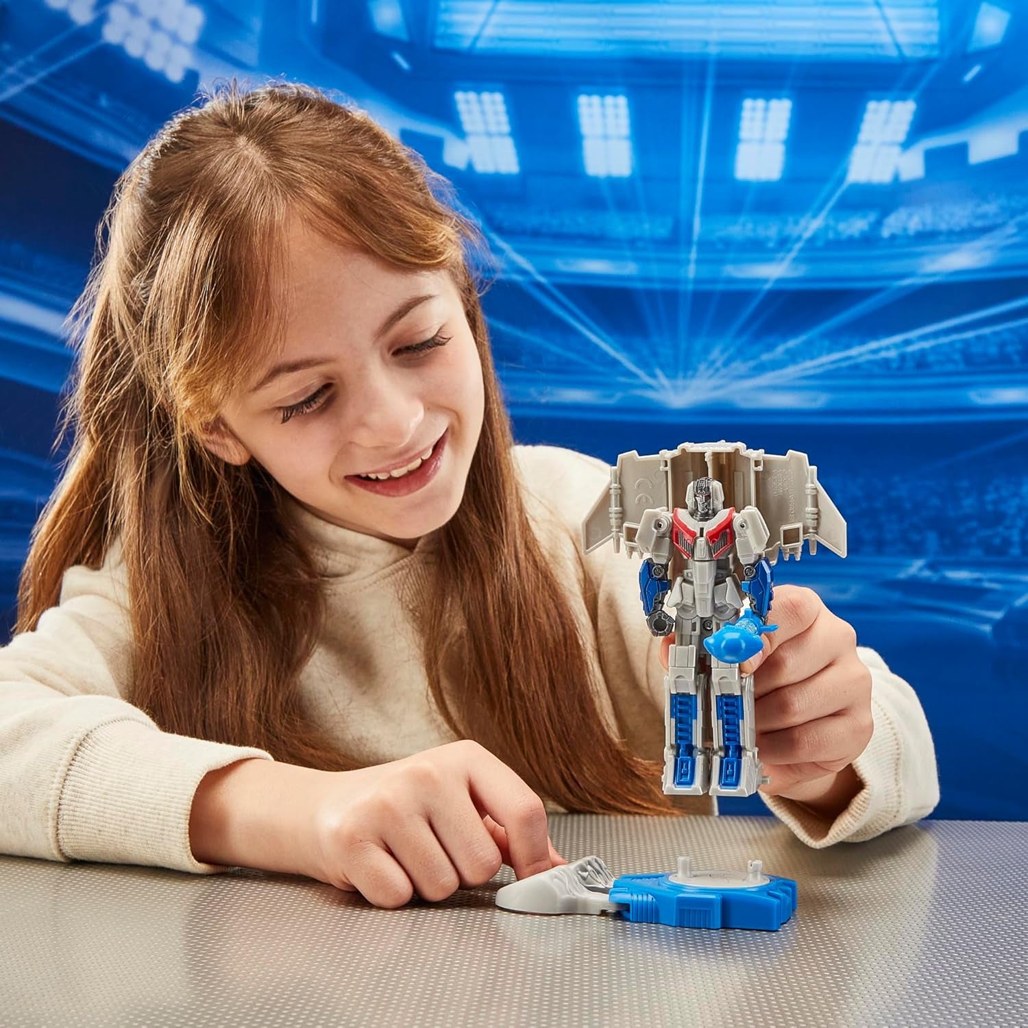 One Robot Battlers Starscream, 4.5-Inch Robot Action Figure, Interactive Toys for Boys and Girls Ages 6 and Up