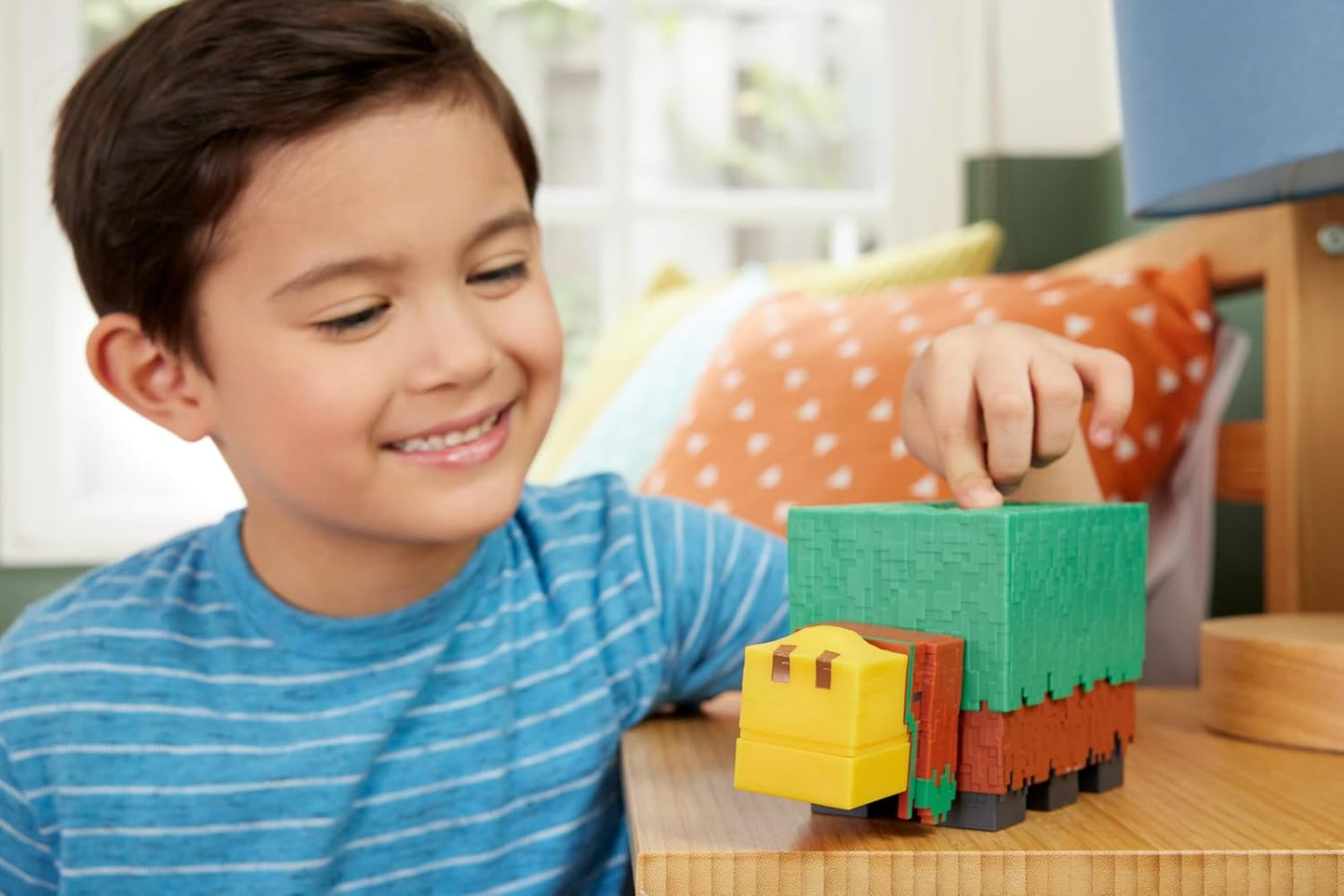 Sniffer Action Figure, 3.25-Inch Scale with Game-Accurate Sounds & Pixelated Design