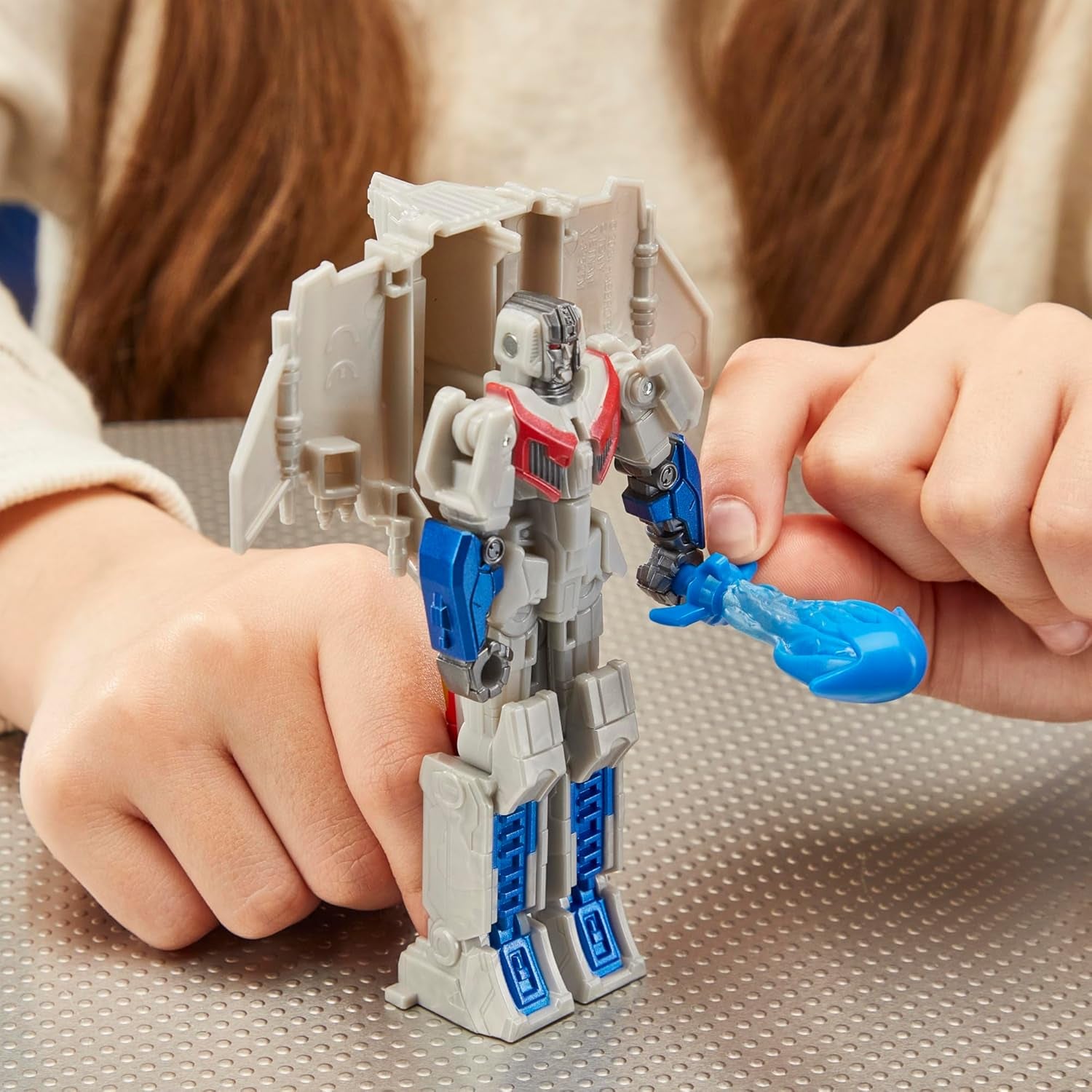 One Robot Battlers Starscream, 4.5-Inch Robot Action Figure, Interactive Toys for Boys and Girls Ages 6 and Up