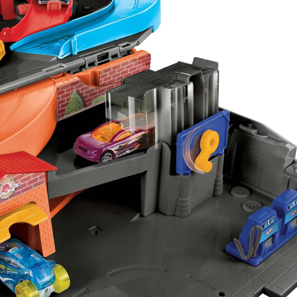 Hot Wheels Ultra Hots Sto & Go Trackset – Portable Racing Playset