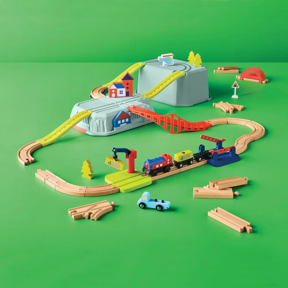 Battery-powered Gigglescape toy train and railway track set for kids ages 3 and up