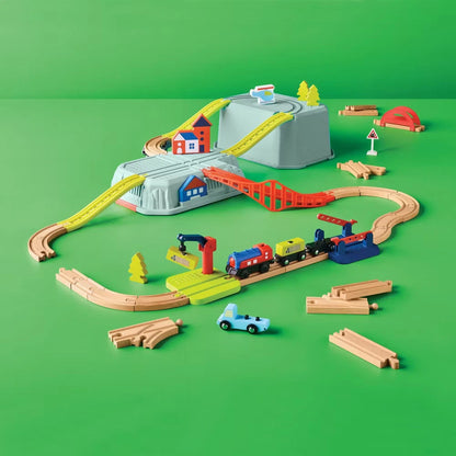 Battery-powered Gigglescape toy train and railway track set for kids ages 3 and up