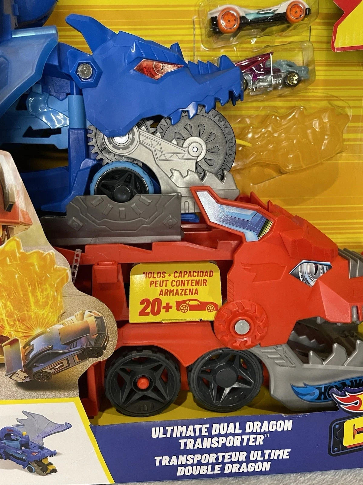 Hot Wheels City Ultimate Dual Dragon Transporter Playset with 2 Dragons & 1:64 Car
